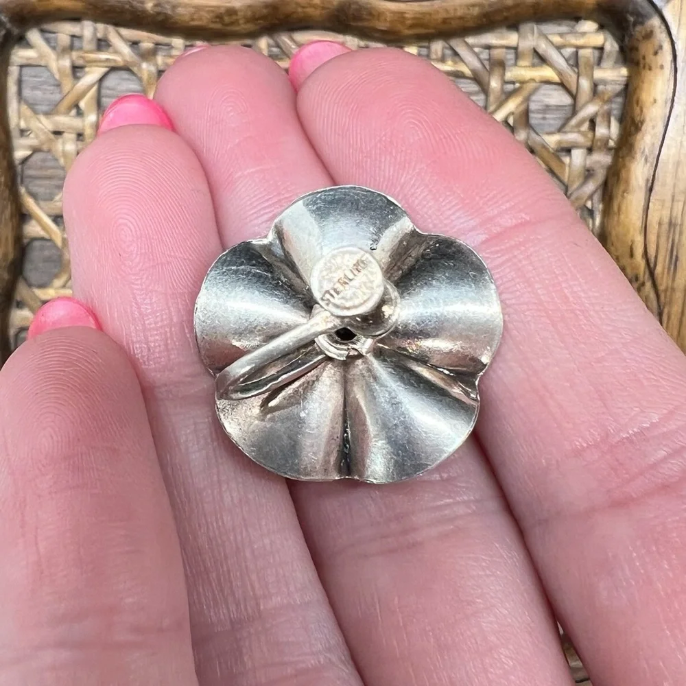 Vintage Silver Flower Shaped Earrings | Screw Back - Picture 3 of 13